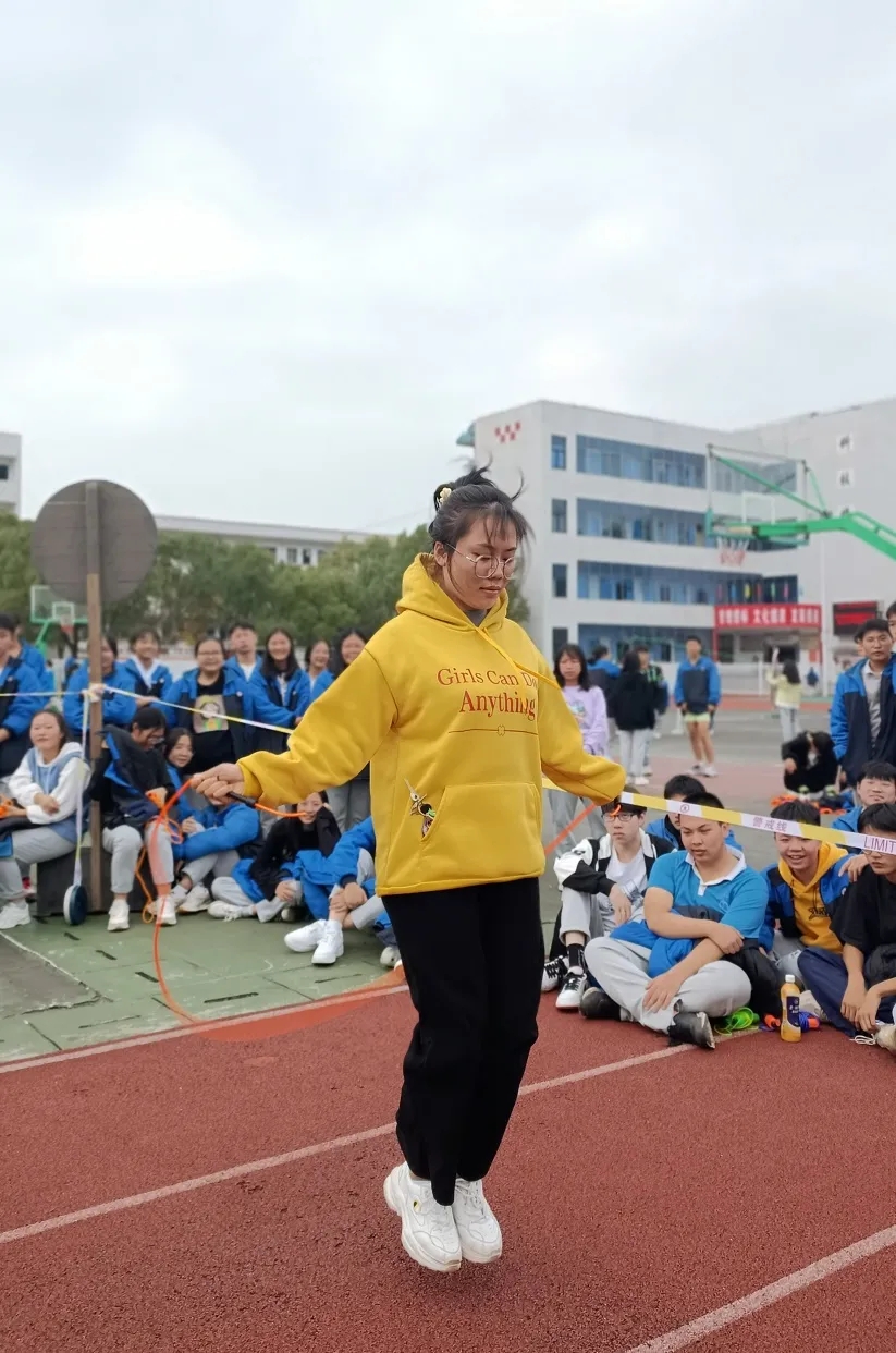 意氣,比傲秋霜】湘潭縣第四中學第48屆秋季田徑運動會 - 湘潭縣四中