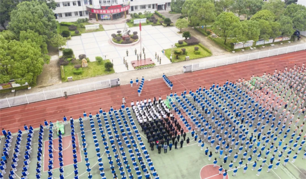 【 爱国担当 矢志奋斗】 湘潭县第四中学举行升旗仪式 - 湘潭县四中