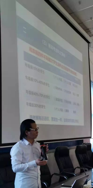 学校师生卯足劲五百家长笑开颜高一学生家长会