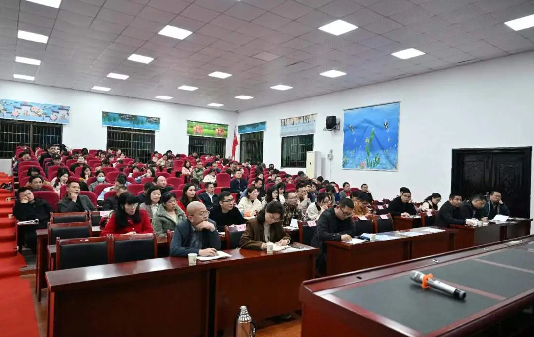 拳拳赤子心——我校优秀校友萧芸女士回母校做励志公益讲座 - 湘潭县