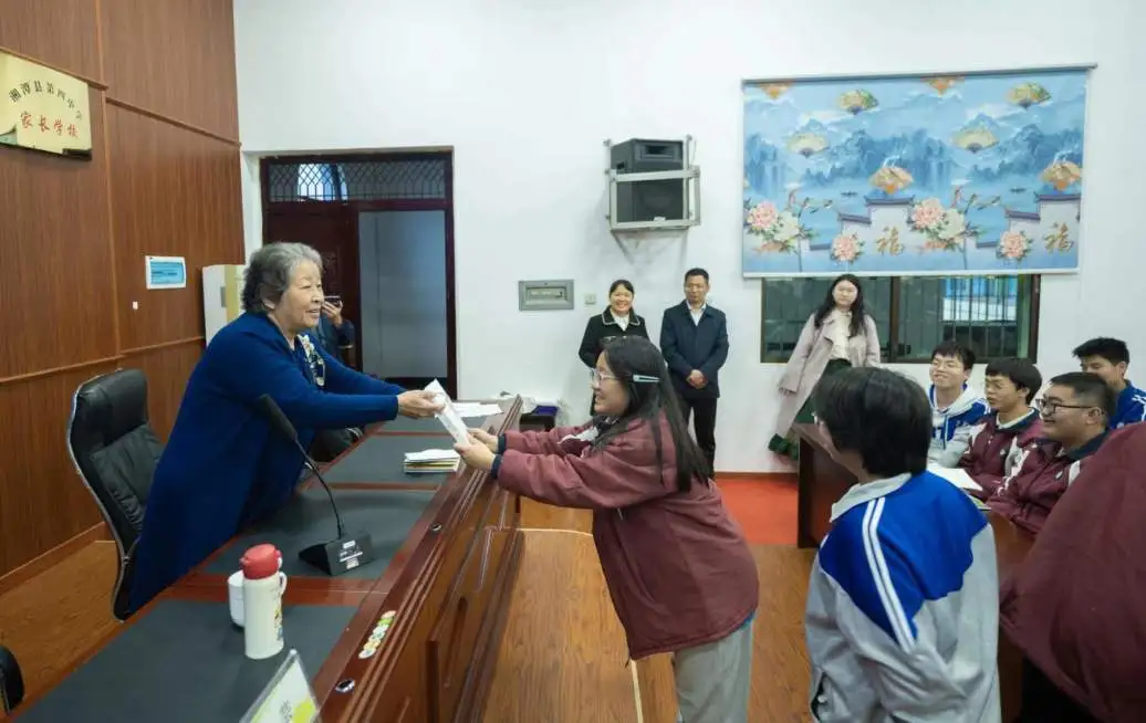 此次活动不仅为湘潭县第四中学师生带来了一场精神盛宴,也彰显了萧芸